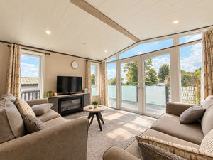 Living- click for photo gallery